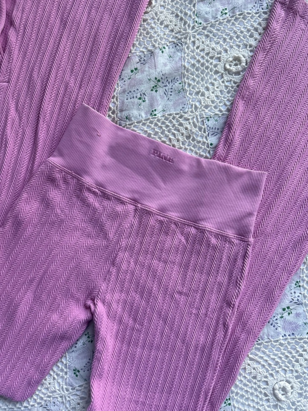 Victoria’s Secret PINK soft seamless cable flare leggings - Picture 6 of 8